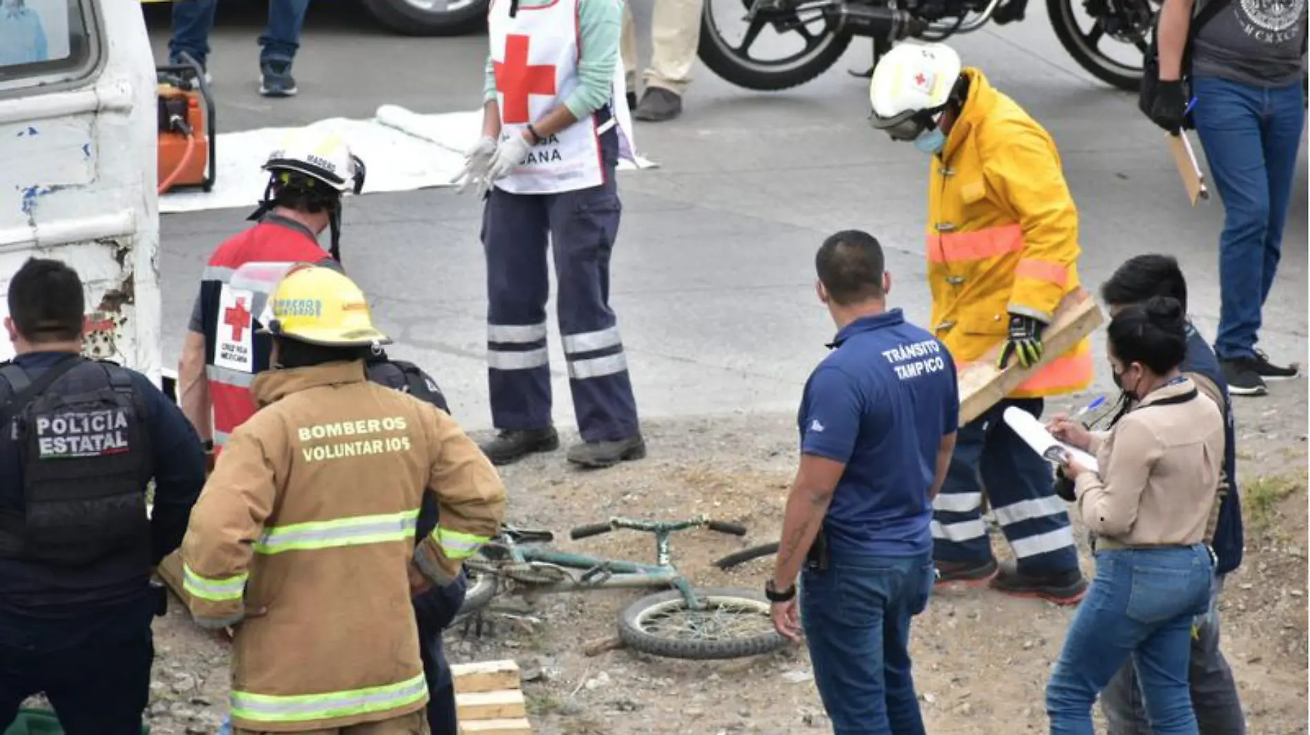 En los accidentes vehiculares también apoyan en la extracción de lesionados